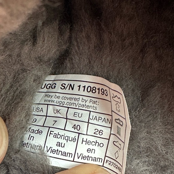 New  UGG Classic Slipper Women's Size 9 - Picture 6 of 6